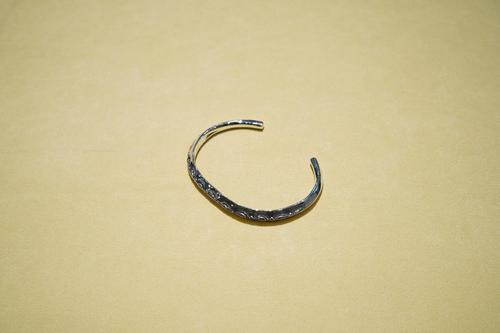  LARRY SMITH - THIN TRIANGLE BRACELET - LEAF