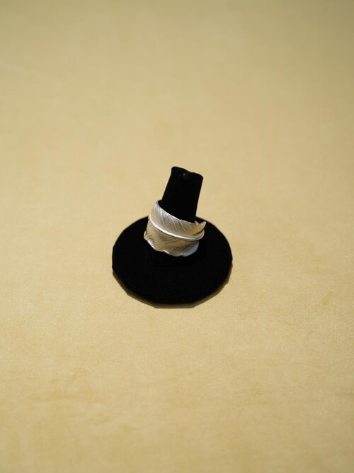  LARRY SMITH - FEATHER RING 