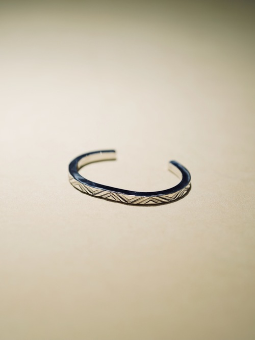  LARRY SMITH - SQUARE WIRE BRACELET RUG PATTERN