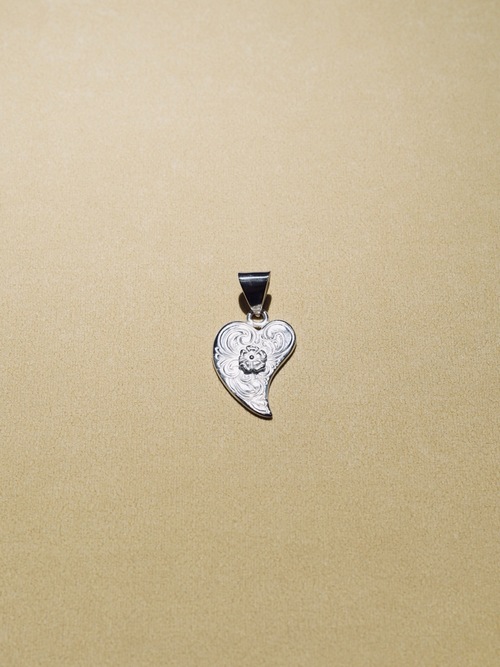  LARRY SMITH - KARAKUSA ROSE HART PENDANT No. 174