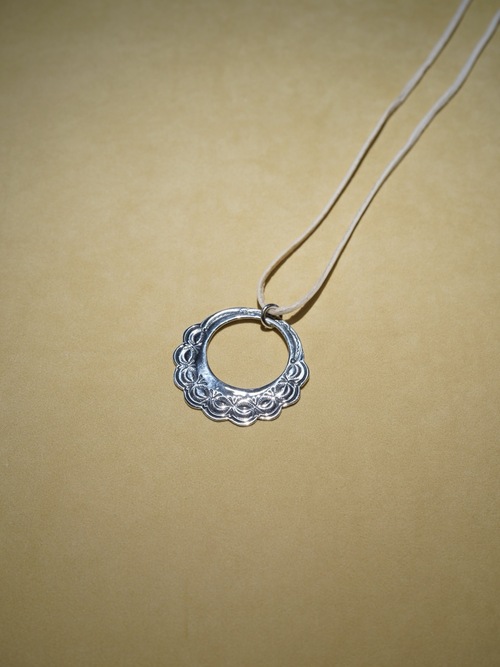  LARRY SMITH - CIRCULAR LEAF PENDANT
